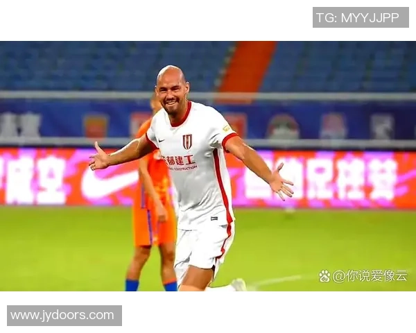 足总杯精彩对决AC米兰凭借帽子戏法小胜里昂引发争议判罚讨论 足总杯精彩对决AC米兰凭借帽子戏法小胜里昂引发争议判罚讨论