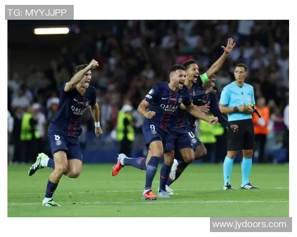 欧联杯激战巴黎圣日耳曼强势击败曼联晋级点球大战精彩瞬间回顾